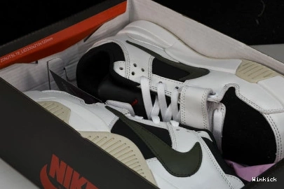 The Jordan Cut FZ8117-1001 x Check Travis Scott 0909